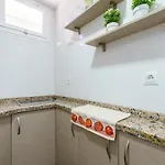 Апартаменты Malagasuite Comfy & Pool *