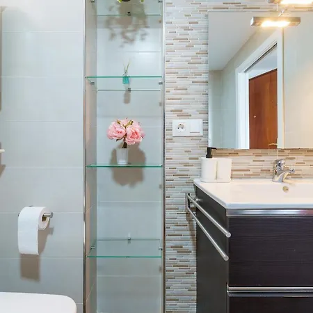 Malagasuite Comfy & Pool